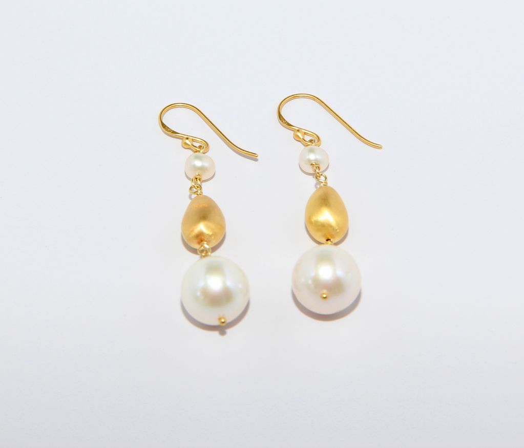 Ili‘ili Gold Pearl Earrings