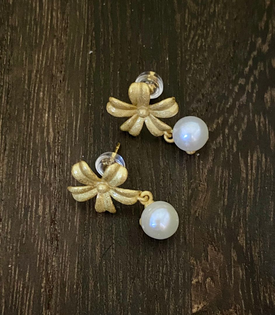 Flower and Pearl Earrings