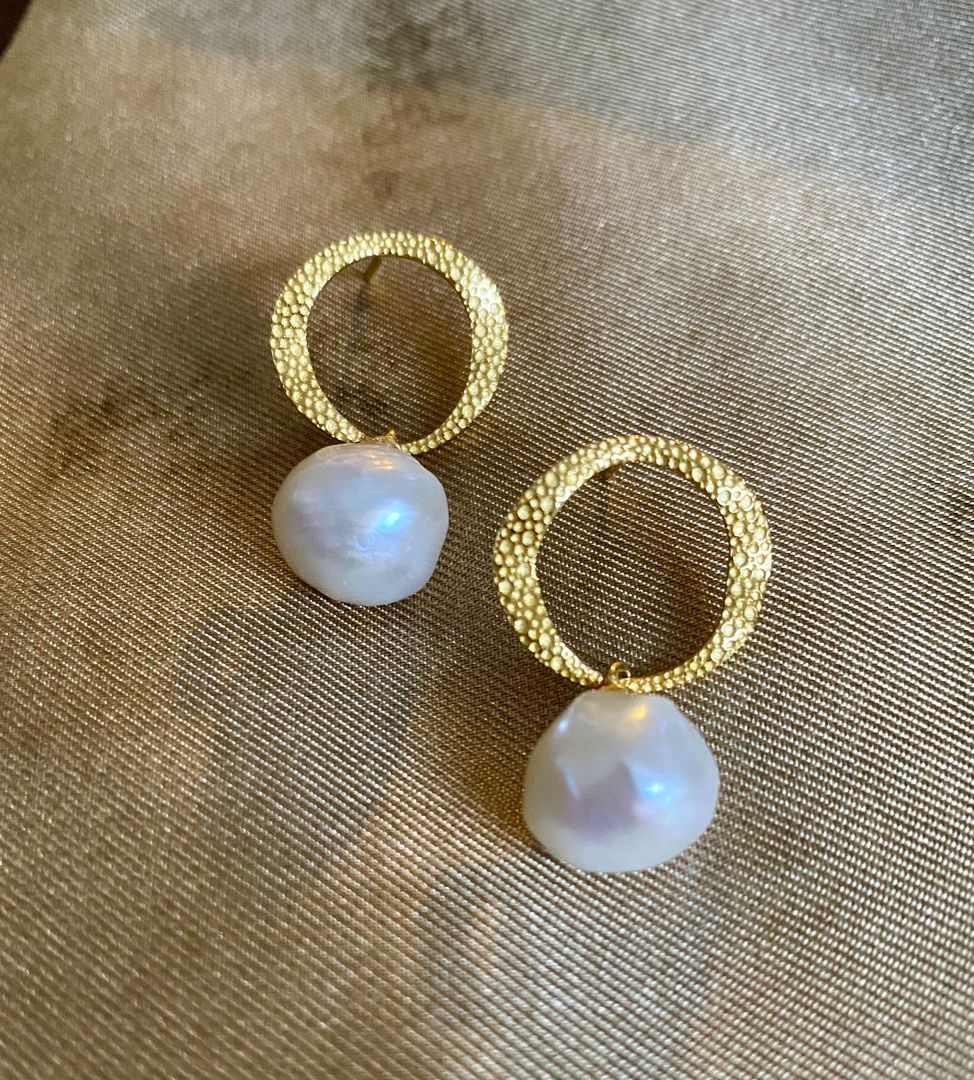 Textured Gold n Pearl Earrings