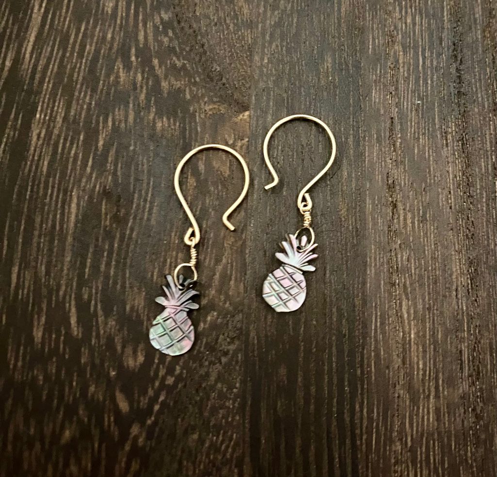 MoP Pineapple Earrings Gray 41561